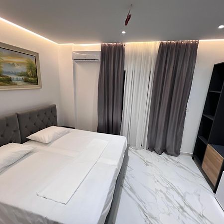 Lezet Hotel Sarandë 外观 照片