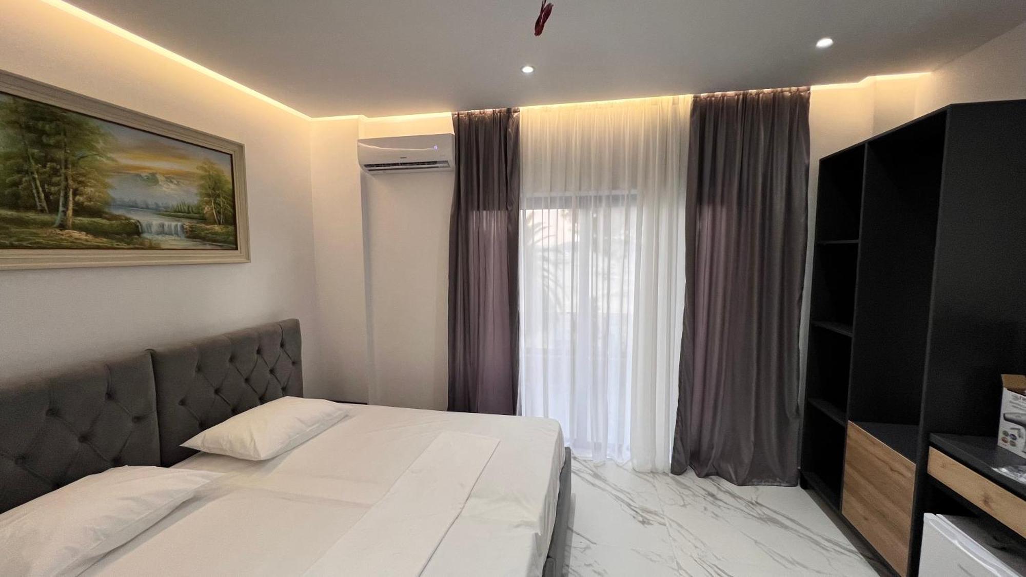 Lezet Hotel Sarandë 外观 照片