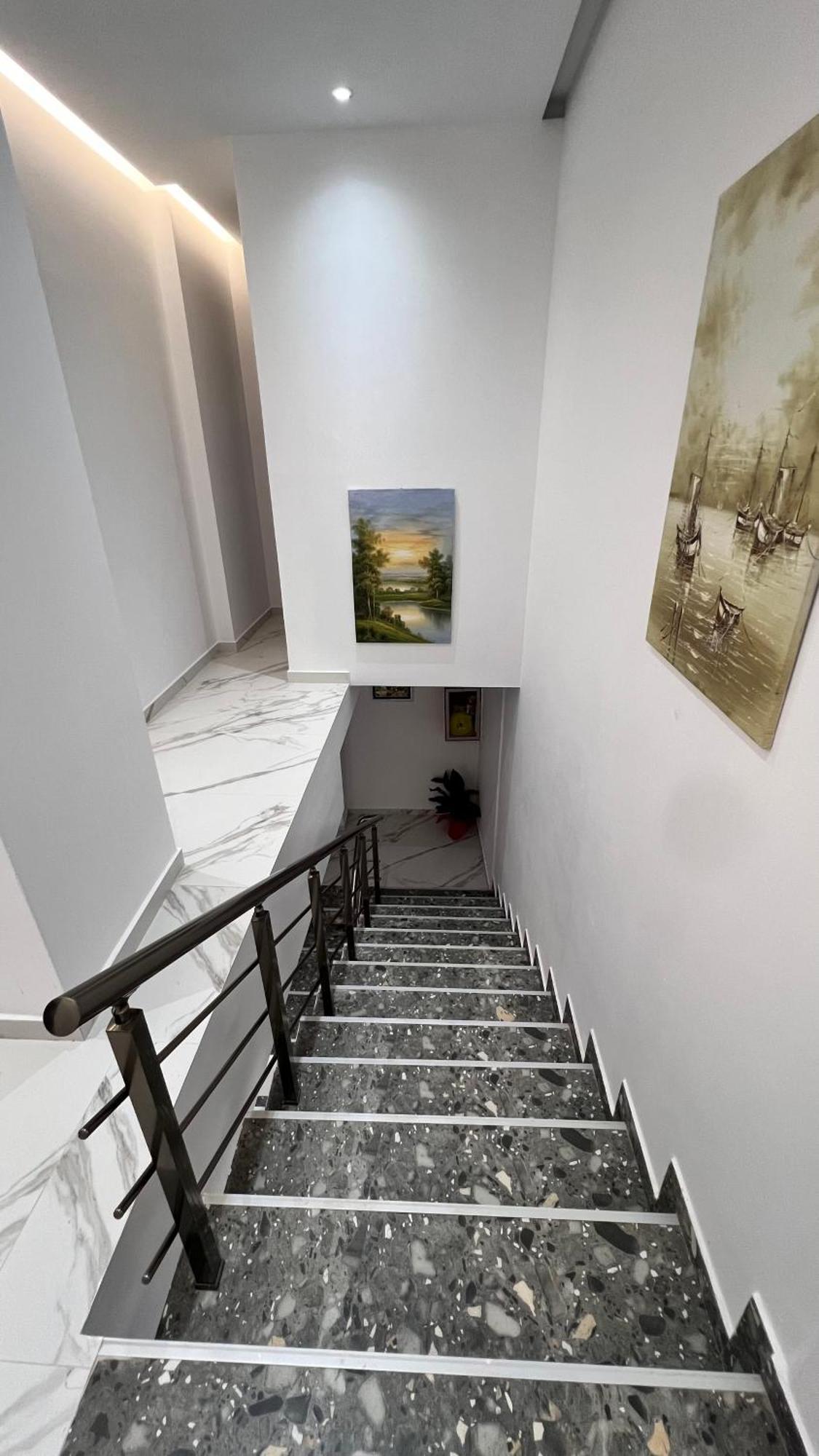 Lezet Hotel Sarandë 外观 照片