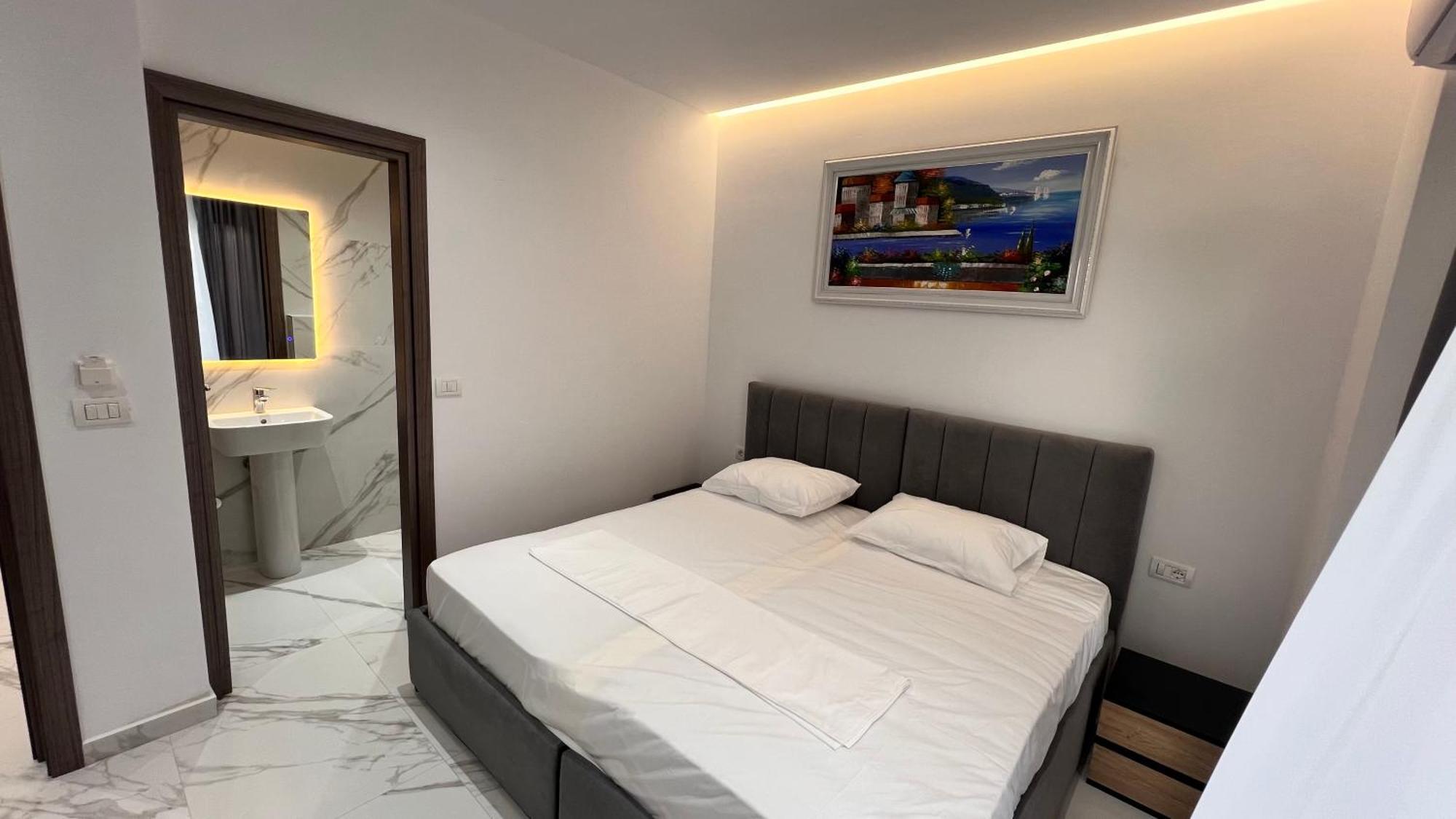 Lezet Hotel Sarandë 外观 照片