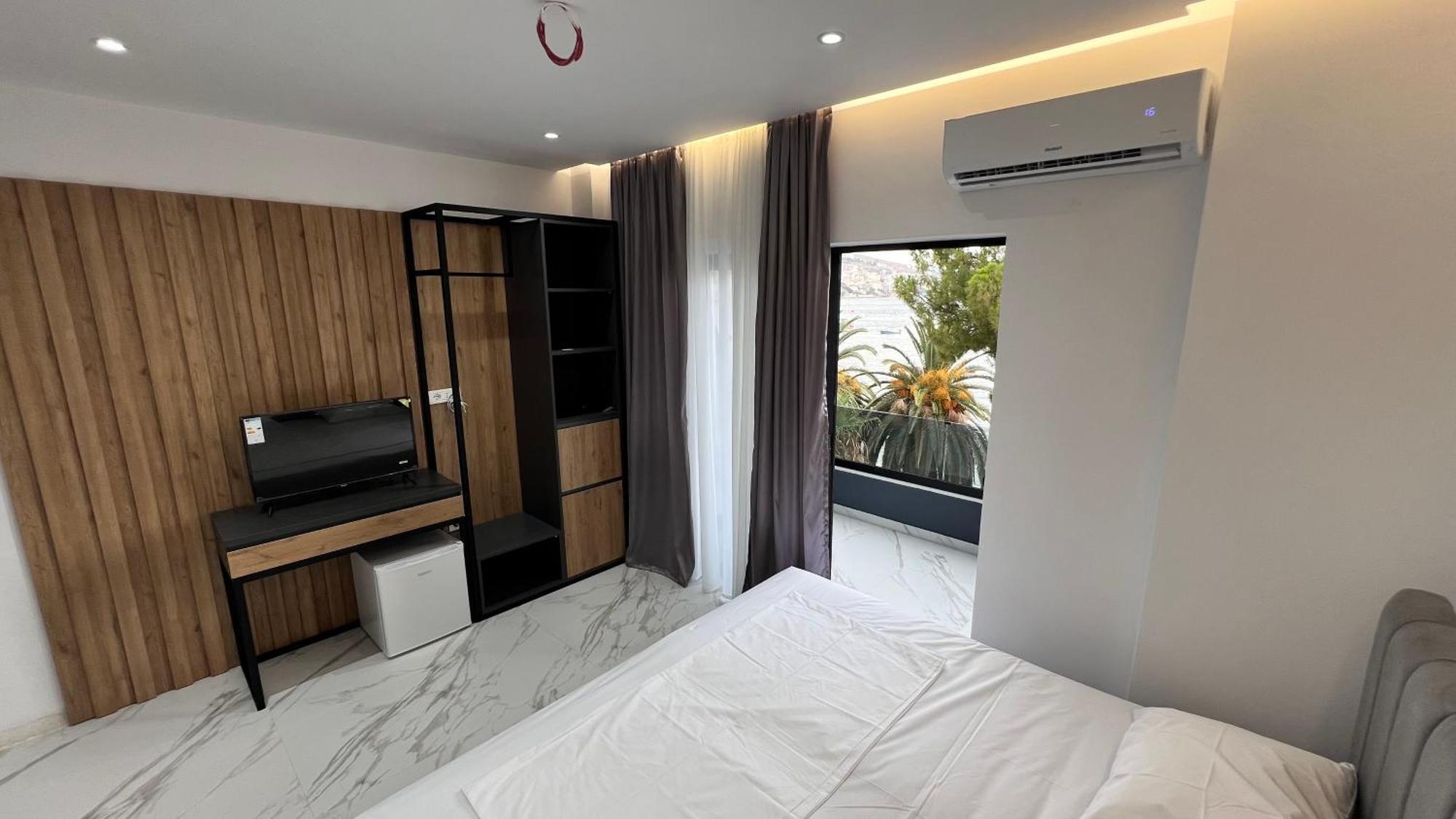 Lezet Hotel Sarandë 外观 照片