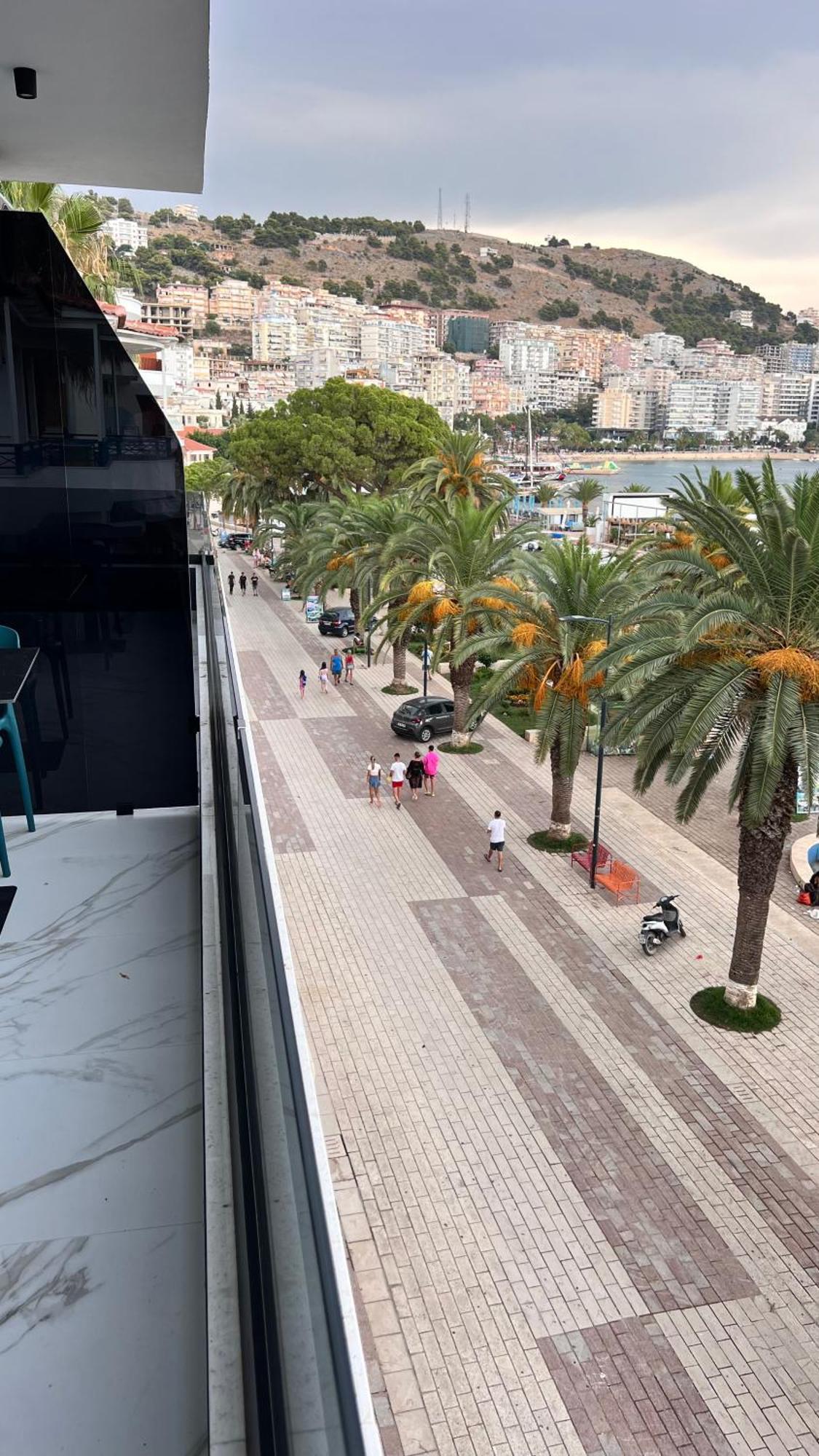 Lezet Hotel Sarandë 外观 照片